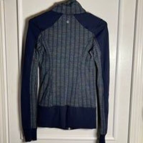 EUC Lululemon Nice Asana Jacket Ziqgy Wee August Inkwell / Inkwell Navy $118 2 - Picture 11 of 12